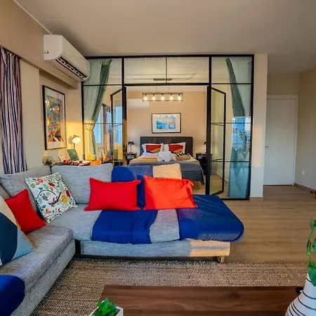 דירה Two Bedroom Apartment, Spacious & Newly Renovated, Three Minutes From The