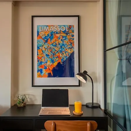 Two Bedroom Apartment, Spacious & Newly Renovated, Three Minutes From The * Limasol