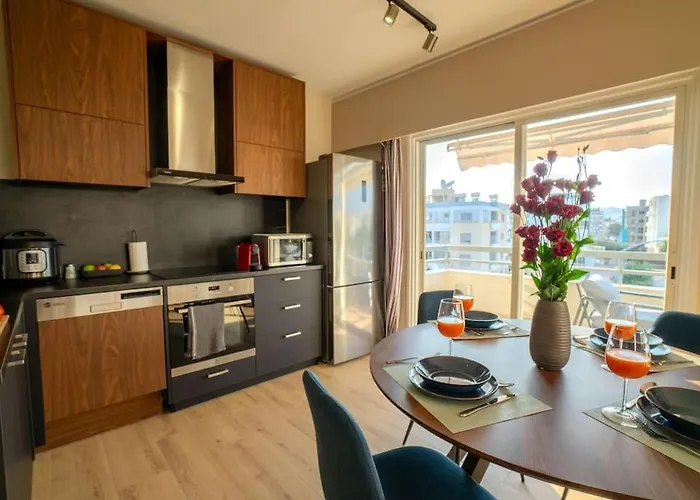 Two Bedroom Apartment, Spacious & Newly Renovated, Three Minutes From The