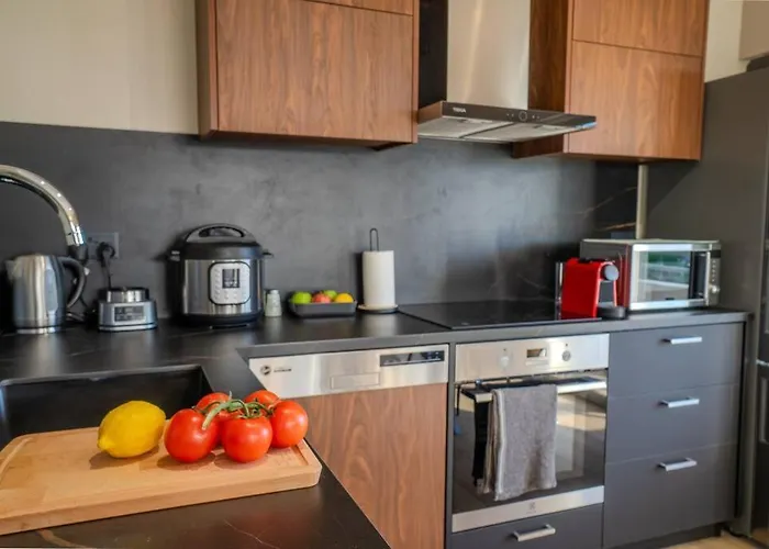 Appartamento Two Bedroom Apartment, Spacious & Newly Renovated, Three Minutes From The Limisso