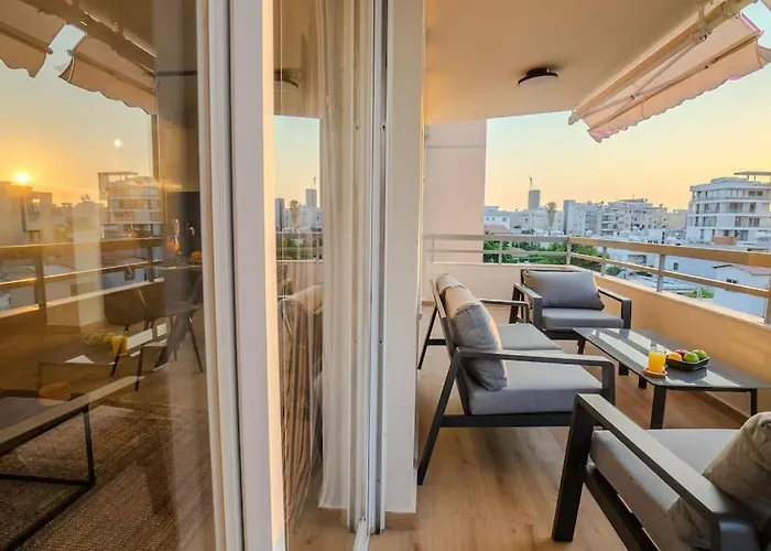 Appartamento Two Bedroom Apartment, Spacious & Newly Renovated, Three Minutes From The *