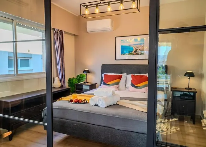 Two Bedroom Apartment, Spacious & Newly Renovated, Three Minutes From The