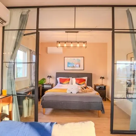 Two Bedroom Apartment, Spacious & Newly Renovated, Three Minutes From The Appartement